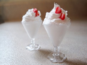 Dos copas con helado de yogur