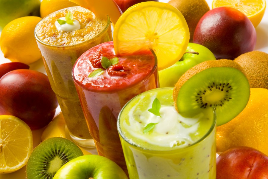 Tres ricos smoothies de frutas