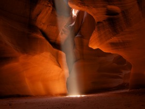 Gran rayo de luz en el interior del cañón