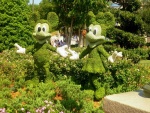 Mickey y Minnie en el jardín