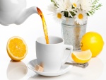 Flores y té con limón