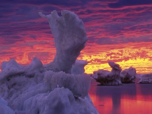 Postal: Bonito cielo sobre unos icebergs