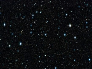 Brillantes estrellas en el espacio