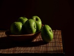 Manzanas verdes recién lavadas