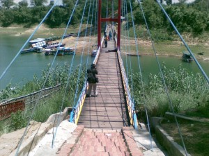 Puente sobre un río