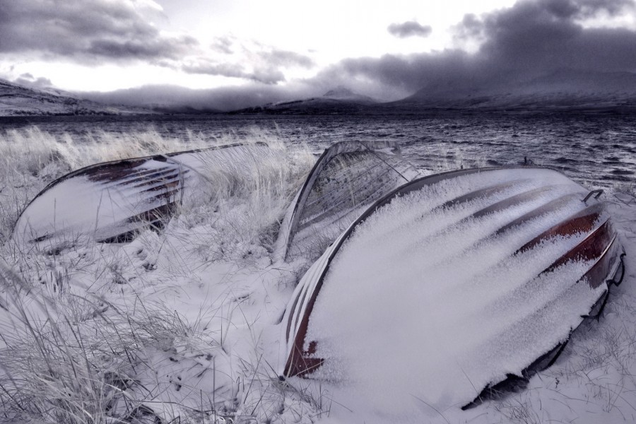 Barcas cubiertas de nieve