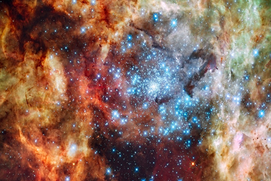 Estrellas brillantes en una nebulosa
