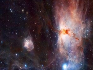 Bella nebulosa en el espacio