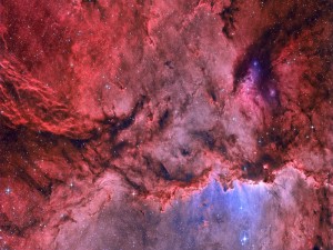 Nebulosa de color rojizo