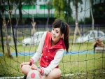 Chica asiática que juega al fútbol