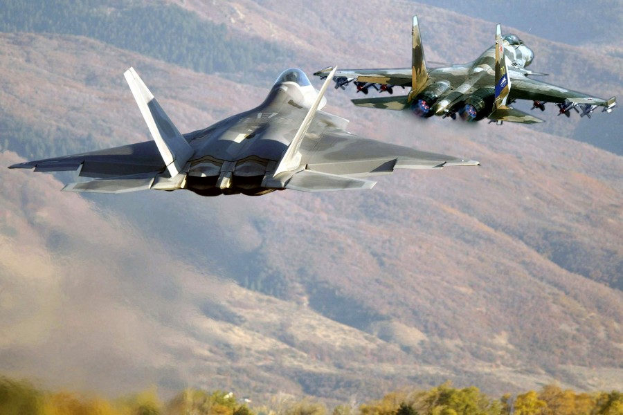 F-22 y un Su-37 en el aire