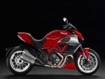 Ducati Diavel de color rojo