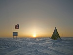 Hermoso amanecer en el Polo Sur