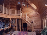Interior de una cabaña de madera