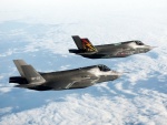 Dos aeronaves de combate Lockheed Martin F-35 Lightning