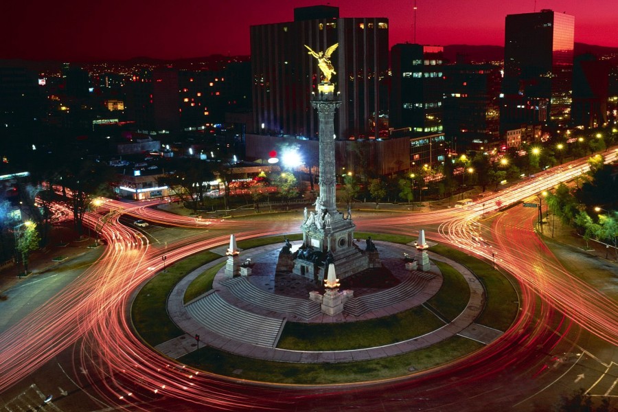 El Ángel de la Independencia visto en la noche (México, D. F.)