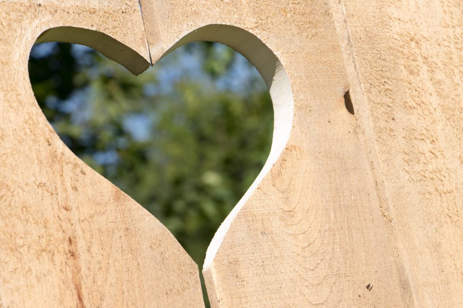 Corazón tallado en madera