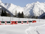 Tren de pasajeros en la nieve (Suiza)
