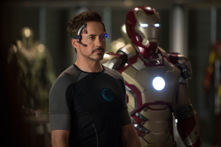 Tony Stark junto al Mark 42 (Iron Man 3)