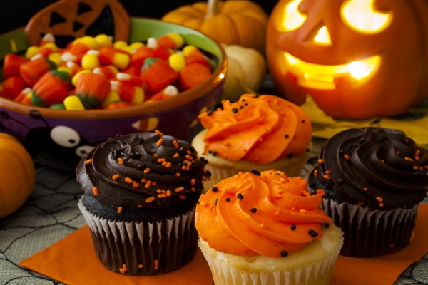 Cupcakes y caramelos para festejar Halloween