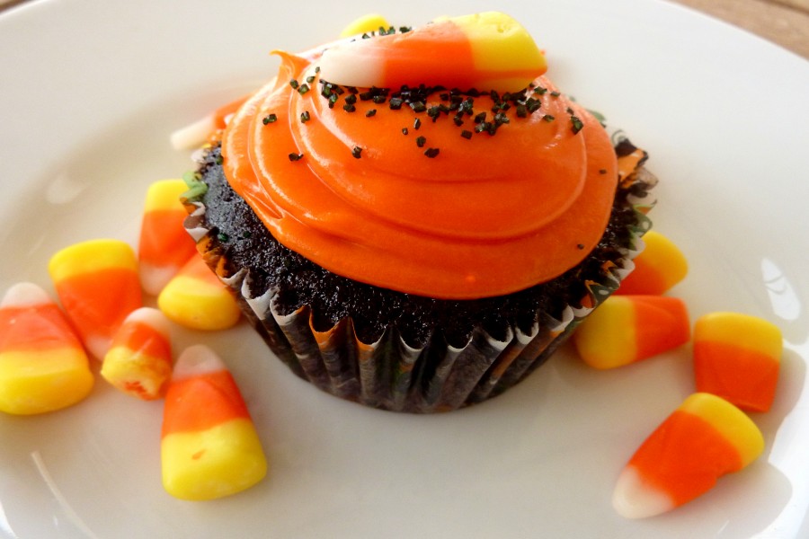 Cupcake y candy corn para festejar Halloween