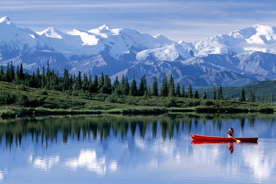 Canoa en el lago Wonder (Alaska)