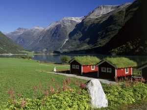 Casas junto al lago Oldevatnet (Noruega)