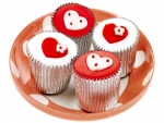 Deliciosos cupcakes decorados con corazones