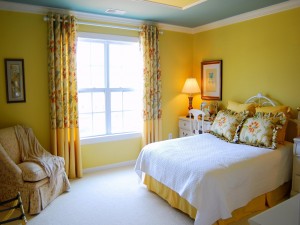 Dormitorio en color amarillo