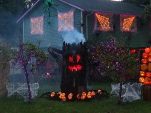 Postal: Casa decorada para Halloween