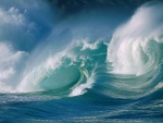 Grandes olas en el océano