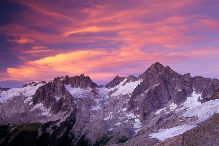 Amanece en las montañas