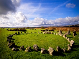 Campo con piedras formando círculos (Irlanda)