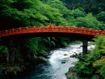 Puente Shinkyo sobre el río Daiya (Nikko, Japón)
