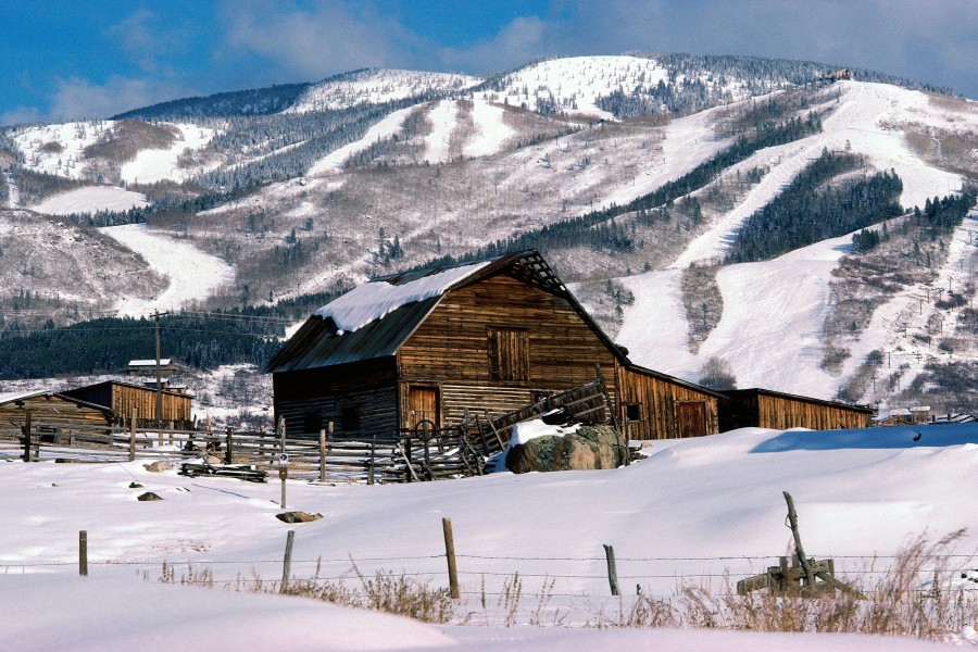 Nieve junto al cobertizo