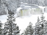 Invierno en las cascadas Tahquamenon (Michigan)