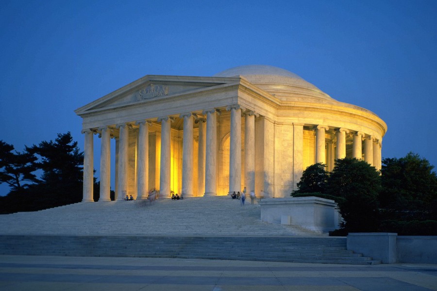 Monumento a Thomas Jefferson iluminado (Washington)