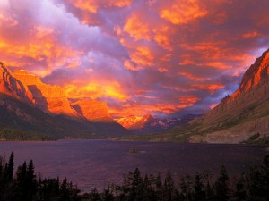 Nubes sobre el lago Saint Mary (Parque Nacional de los Glaciares, Montana)