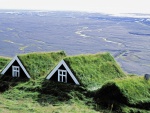 Casas cubiertas de hierba en el Parque Nacional de Skaftafell (Islandia)