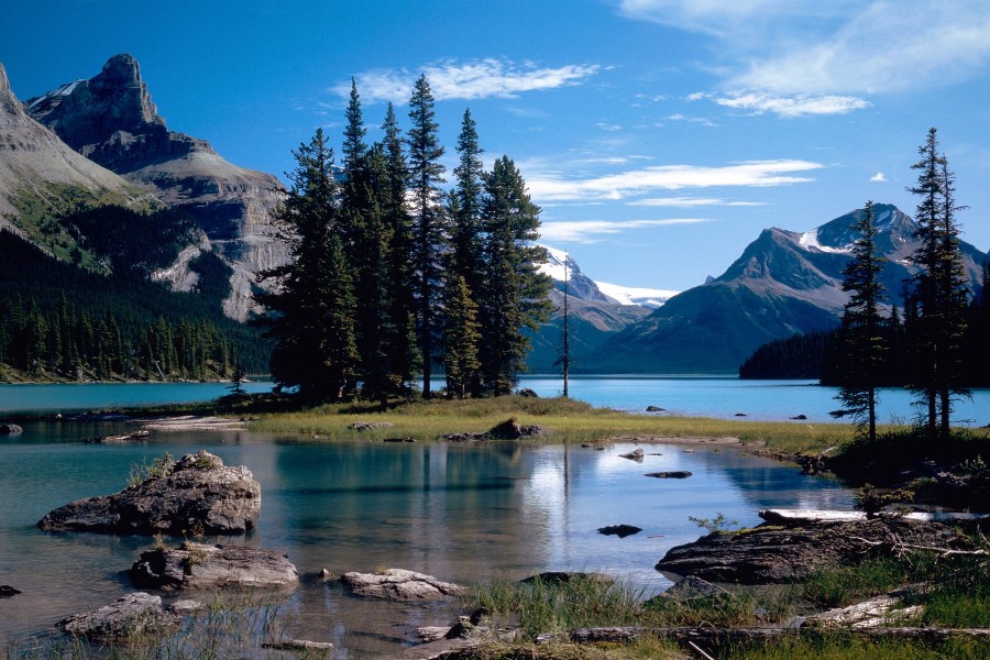 Lago en el Parque Nacional Jasper (Alberta, Canadá)