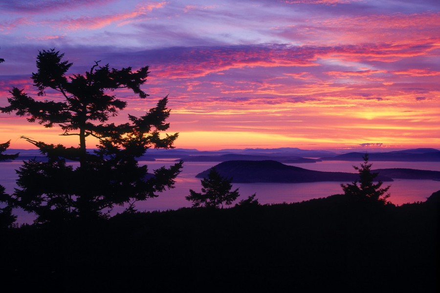 Bonito amanecer en San Juan Islands (Puget Sound, Washington)