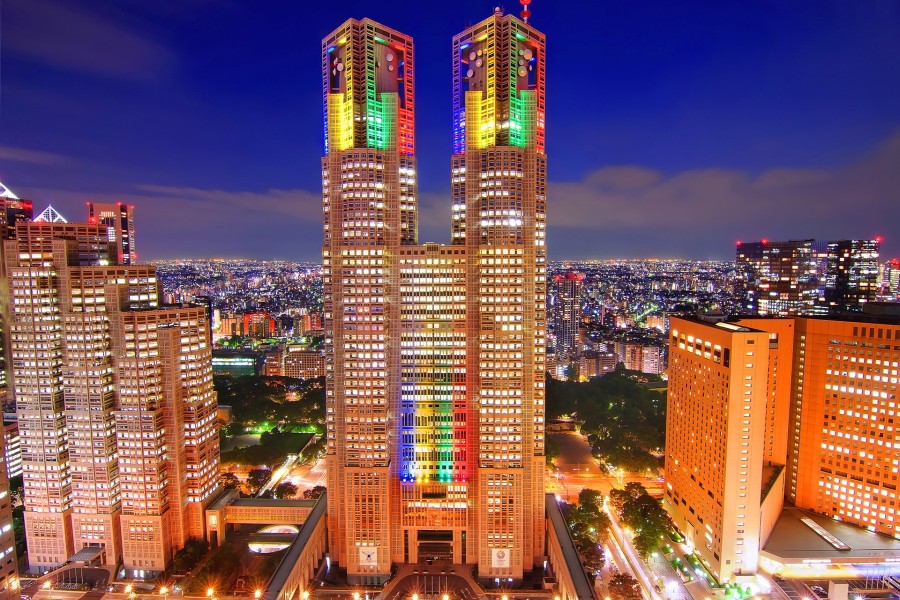 Edificios iluminados en Tokyo