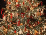 Gran árbol de Navidad adornado para las fiestas
