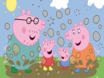 Peppa Pig y su familia disfrutando del barro
