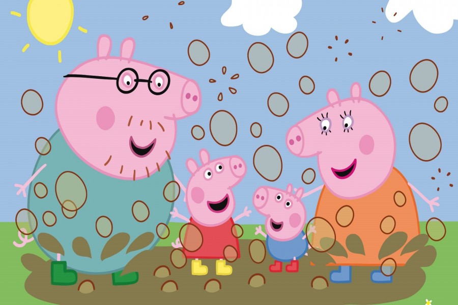 Peppa Pig y su familia disfrutando del barro