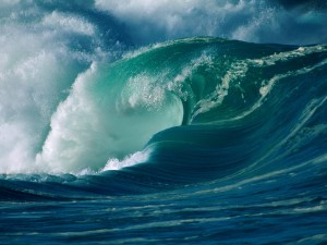Gran ola en el océano