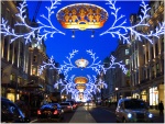 Bonitas luces navideñas en una calle