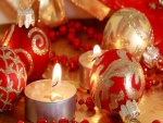 Bonitas velas y bolas para Navidad