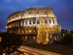 Árbol de Navidad junto al Coliseo Romano