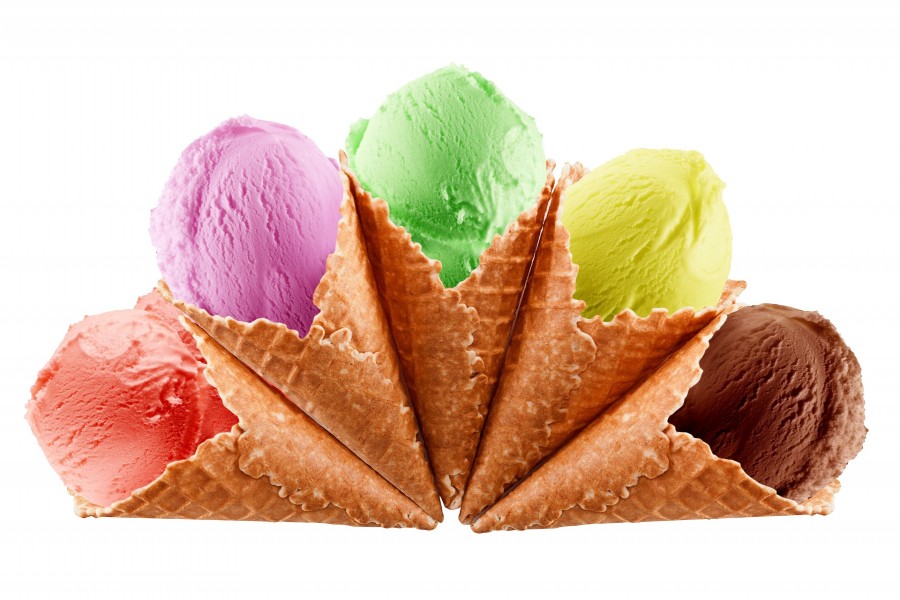 Varios conos con helados